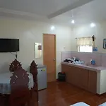 El Demetri Apartel